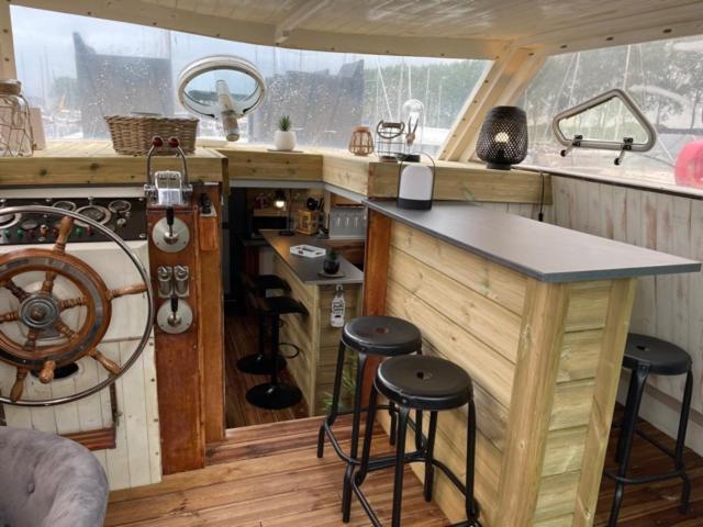 Exceptionnel Bateau Maison Reine Mathilde Ouistreham Exterior foto