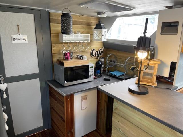Exceptionnel Bateau Maison Reine Mathilde Ouistreham Exterior foto