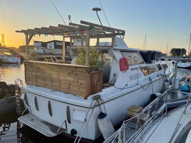 Exceptionnel Bateau Maison Reine Mathilde Ouistreham Exterior foto
